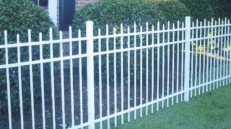 Choosing the Right Fence Color: Black, Bronze, or White